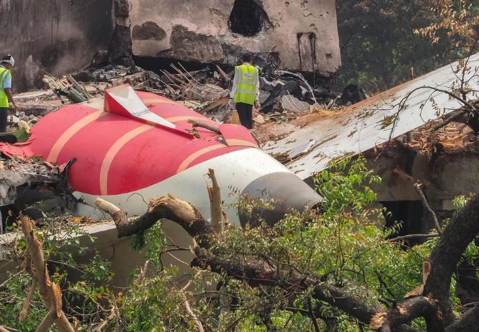 Air India Plane Crash: अहमदाबाद प्लेन क्रैश का ‘ब्लैक बॉक्स’ मिला, विमान हादसे के खुलेंगे राज