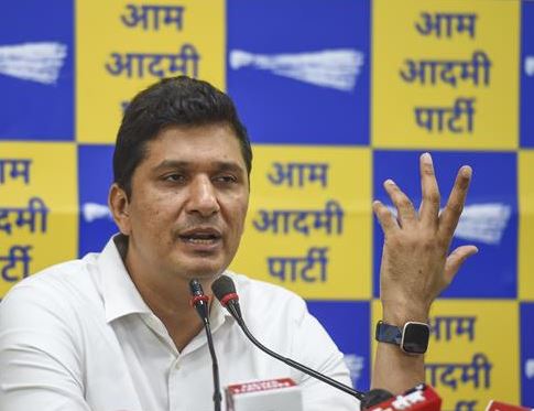 Delhi Water Crisis : पानी की राजनीति; जल संकट को लेकर आप का तीखा प्रहार, कहा- मोदी जी की चार इंजन’ वाली सरकार ने कितने ट्यूबवेल लगवाए